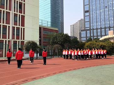 郑东新区外国语学校  开展“文明教师、文明学生、文明班级”评选  表彰活动