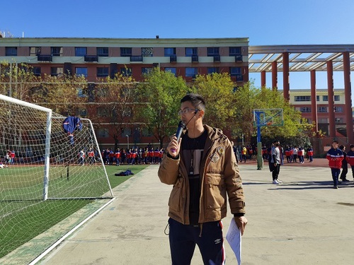 齐心协力 绽放英姿 ——郑州市郑东新区外国语学校举办“齐心协力”跳长绳比赛