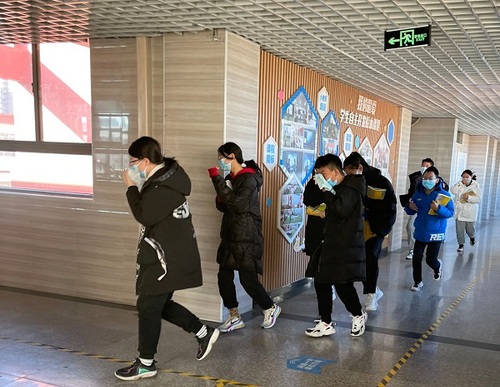 消防安全 警钟长鸣——郑州市郑东新区外国语学校开展消防安全疏散演练活动