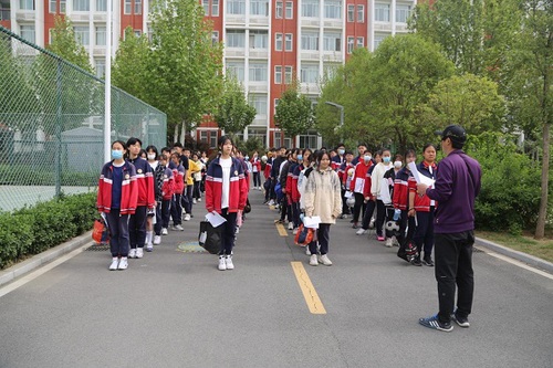 体育模拟战中考 全力以赴创佳绩