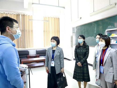 复学防疫严督导 师生安全系心间