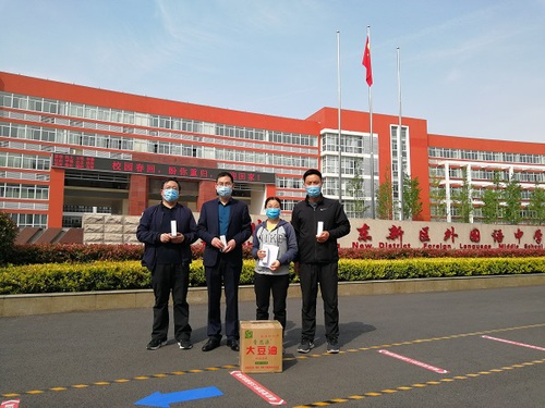 家校携手，共抗疫情