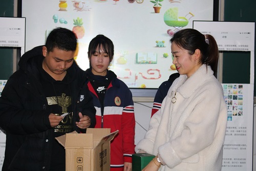 期末家长会，东外这样开